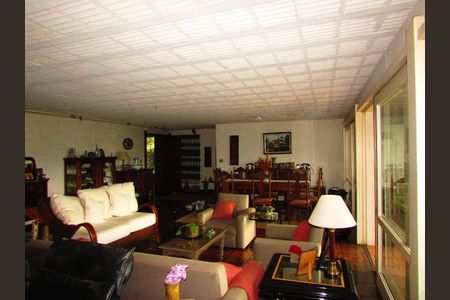 4_photo/94cfaa9d9f.74dbc9aa7d3e0758-ATLAS-a5a9b718-c2ee-453f-94fb-3c117b5555a7.jpg de casa de condomínio à venda com 4 quartos, 385m² em Parque Silvino Pereira, Cotia