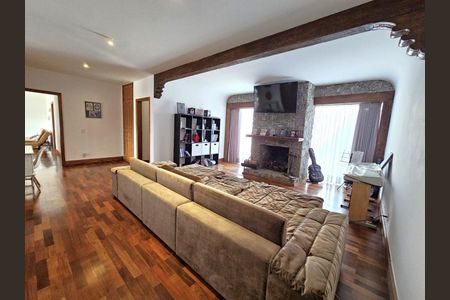 10_photo/94cfaa9dc3.e5c1dbf3952ec410-ATLAS-af9a4e5e-343c-45cb-9442-2e4abbbf3afd.jpg de casa de condomínio à venda com 4 quartos, 980m² em Parque Silvino Pereira, Cotia