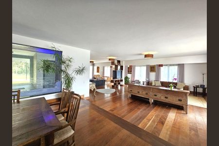 2_photo/94cfaa9dc3.e5c1dbf3952ec410-ATLAS-d8534efa-598c-4e9e-8224-986c0a8ad04d.jpg de casa de condomínio à venda com 4 quartos, 980m² em Parque Silvino Pereira, Cotia