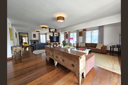 9_photo/94cfaa9dc3.e5c1dbf3952ec410-ATLAS-da7bc2df-8456-496c-96c3-fea48b70d817.jpg de casa de condomínio à venda com 4 quartos, 980m² em Parque Silvino Pereira, Cotia