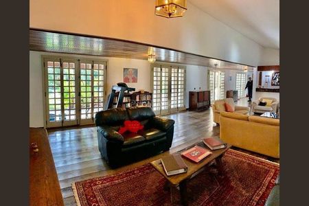 6_photo/94cfaa9e0f.813e0fc0a92df6ab-ATLAS-1e0e493d-660e-4b80-b613-3498565d9e3f.jpg de casa à venda com 4 quartos, 800m² em Parque Silvino Pereira, Cotia