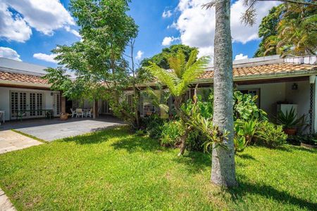 10_photo/94cfaa9e0f.813e0fc0a92df6ab-ATLAS-26262280-9678-41e1-9947-2d366fd56ca1.jpg de casa à venda com 5 quartos, 757m² em Parque Silvino Pereira, Cotia