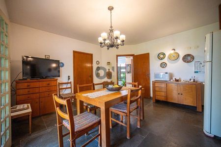 17_photo/94cfaa9e0f.813e0fc0a92df6ab-ATLAS-5f8e1a3e-25e4-4967-a26e-a0e783ba9da3.jpg de casa à venda com 5 quartos, 757m² em Parque Silvino Pereira, Cotia