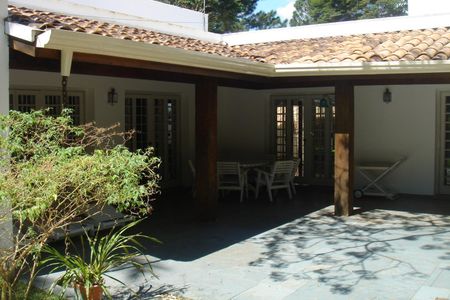 17_photo/94cfaa9e0f.813e0fc0a92df6ab-ATLAS-ec9f91c9-532e-454e-bb0d-b526f186fcb9.jpg de casa à venda com 5 quartos, 790m² em Parque Silvino Pereira, Cotia