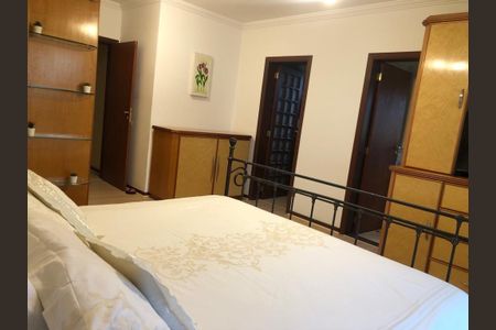 4_photo/94cfaa9e3d.ceff8192393c33de-ATLAS-206f7d20-d75e-4a4a-9e37-67a1b20e4d0f.jpg de casa à venda com 3 quartos, 437m² em Parque Silvino Pereira, Cotia