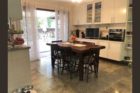 6_photo/94cfaa9e3d.ceff8192393c33de-ATLAS-25a0da59-734a-42e2-a140-e7c32134ffe6.jpg de casa à venda com 3 quartos, 437m² em Parque Silvino Pereira, Cotia