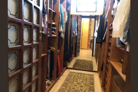 7_photo/94cfaa9e3d.ceff8192393c33de-ATLAS-2a9ebe1c-a33f-4ae3-b1a8-d611d4f01725.jpg de casa à venda com 3 quartos, 437m² em Parque Silvino Pereira, Cotia