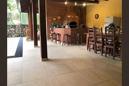 35_photo/94cfaa9e3d.ceff8192393c33de-ATLAS-695a77c8-957f-4ffa-807e-9ca92c86a72d.jpg de casa à venda com 3 quartos, 438m² em Parque Silvino Pereira, Cotia