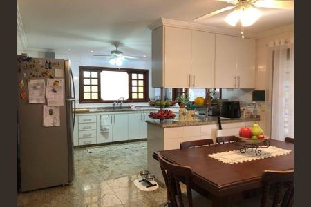 13_photo/94cfaa9e3d.ceff8192393c33de-ATLAS-6fc811d4-8e80-4ed4-ad9a-246433731b4b.jpg de casa à venda com 3 quartos, 438m² em Parque Silvino Pereira, Cotia