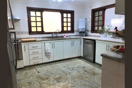 11_photo/94cfaa9e3d.ceff8192393c33de-ATLAS-f11d8404-334e-4e05-8648-d916baeeedf4.jpg de casa à venda com 3 quartos, 437m² em Parque Silvino Pereira, Cotia