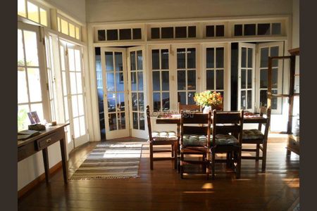 3_photo/94cfaa9e5b.7d44486df2fbe63f-ATLAS-12e2bffd-35e0-4f7e-90a9-6448fa72fe0b.jpg de casa à venda com 3 quartos, 350m² em Parque Silvino Pereira, Cotia