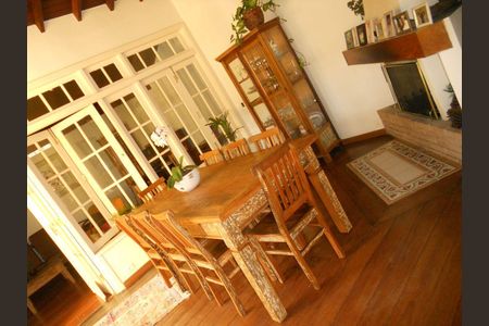 7_photo/94cfaa9e5b.7d44486df2fbe63f-ATLAS-2a6712b6-7b63-4d25-90ff-0f59504800ab.jpg de casa à venda com 3 quartos, 350m² em Parque Silvino Pereira, Cotia