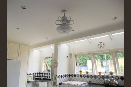 8_photo/94cfaa9e5b.7d44486df2fbe63f-ATLAS-3544e7b2-1ec8-45a7-ba30-8e03065b4649.jpg de casa à venda com 3 quartos, 350m² em Parque Silvino Pereira, Cotia