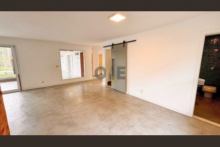 2_photo/94cfaa9e65.906020ab0bc1df8b-ATLAS-0aeab27b-30b0-4030-b5fd-9fecc4b23d38.jpg de casa à venda com 3 quartos, 405m² em Parque Silvino Pereira, Cotia