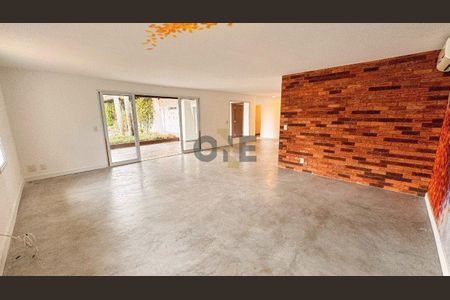 2_photo/94cfaa9e65.906020ab0bc1df8b-ATLAS-553678f3-11e6-4603-b6c3-eef449198744.jpg de casa à venda com 3 quartos, 405m² em Parque Silvino Pereira, Cotia