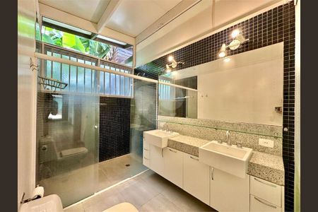 31_photo/94cfaa9f6f.01e58fe0f594459a-ATLAS-05c4f652-bd45-407f-b85d-2e9766bbcfdd.jpg de casa à venda com 3 quartos, 344m² em Vila Santo Antonio de Carapicuiba, Cotia