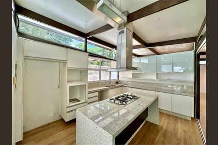 17_photo/94cfaa9f6f.01e58fe0f594459a-ATLAS-0fc6853a-bb26-4d71-918a-9b99baba55d0.jpg de casa à venda com 3 quartos, 344m² em Vila Santo Antonio de Carapicuiba, Cotia