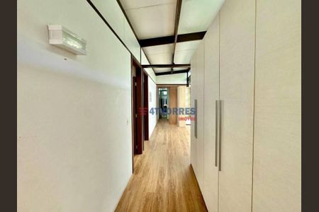 2_photo/94cfaa9f6f.4d70aa248c675aee-ATLAS-0196dce1-fe23-44b5-8acb-53e4d6ee6774.jpg de casa à venda com 3 quartos, 345m² em Vila Santo Antonio de Carapicuiba, Cotia