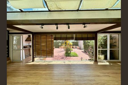 19_photo/94cfaa9f6f.6b2453e70642c87c-ATLAS-b4cce28b-856e-4947-809a-3bf5501ad8af.jpg de casa à venda com 3 quartos, 345m² em Vila Santo Antonio de Carapicuiba, Cotia