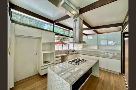 4_photo/94cfaa9f73.93b8fa184532727f-ATLAS-0897f685-6743-465f-afbf-d9d3f3e59e3e.jpg de casa à venda com 3 quartos, 344m² em Vila Santo Antonio de Carapicuiba, Cotia