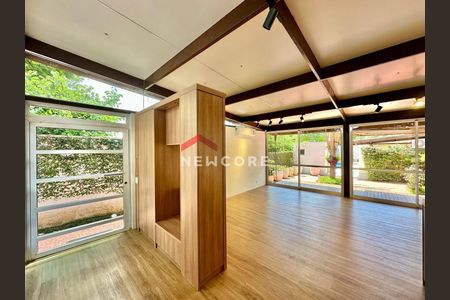 20_photo/94cfaa9f73.93b8fa184532727f-ATLAS-f603d654-769a-4ff7-8d86-15f2a11e3cf0.jpg de casa à venda com 3 quartos, 344m² em Vila Santo Antonio de Carapicuiba, Cotia