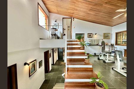 2_photo/94cfaa9f89.635c8ac8e3a3f6a1-ATLAS-40c1f1ae-32a2-499c-a5b6-4720b3658f4f.jpg de casa à venda com 4 quartos, 218m² em Vila Santo Antonio de Carapicuiba, Cotia