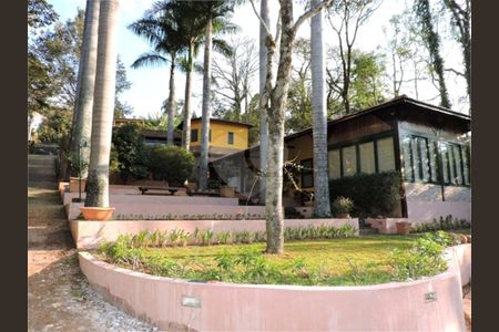 8_photo/94cfaaa02f.873c8b8e47666640-ATLAS-fd3c526e-9ea4-42d6-9a46-b2d26ae47282.jpg de casa à venda com 3 quartos, 338m² em Vila Santo Antônio, Cotia