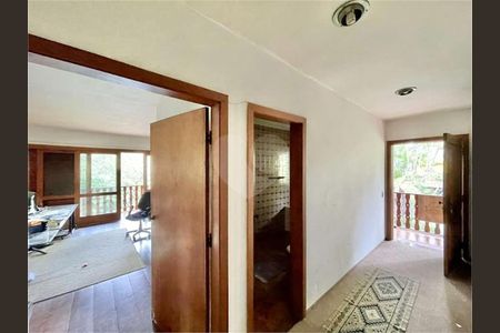 2_photo/94cfaaa14f.90bd157ac56b2a06-ATLAS-0c5109fa-b725-4792-857f-2ab837e6ff58.jpg de casa à venda com 5 quartos, 756m² em Vila Santo Antônio, Cotia