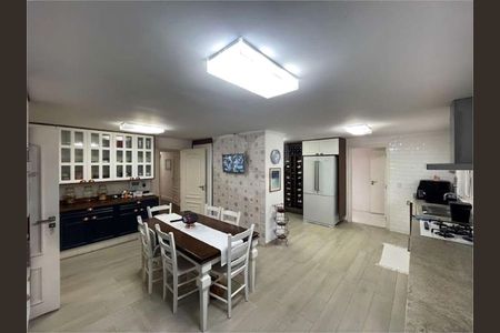 5_photo/94cfaaa157.fe134200941fedba-ATLAS-1c92b8ba-6e89-409b-8be0-feecb98de1f8.jpg de casa à venda com 4 quartos, 850m² em Vila Santo Antônio, Cotia