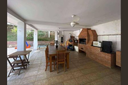 11_photo/94cfaaa15b.9f73e101bd22bb98-ATLAS-a23de92b-da33-43ee-9b4d-f892bb64dbb7.jpg de casa de condomínio à venda com 4 quartos, 850m² em Vila Santo Antônio, Cotia