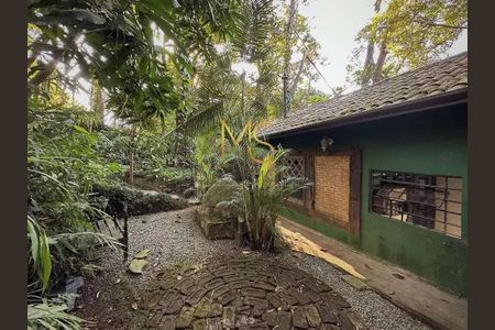 4_photo/94cfaaa19f.ceff8192393c33de-ATLAS-44456cf0-0c1a-4bca-8ba0-3e0b53f2b051.jpg de casa à venda com 5 quartos, 334m² em Parque Silvino Pereira, Cotia