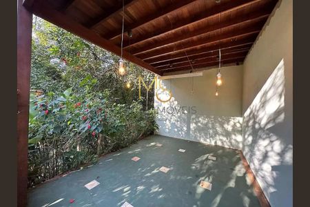 4_photo/94cfaaa19f.ceff8192393c33de-ATLAS-97a1a69e-5786-4ed4-8d2e-17fde12b7814.jpg de casa à venda com 5 quartos, 334m² em Parque Silvino Pereira, Cotia