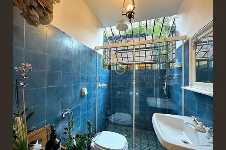 7_photo/94cfaaa19f.ceff8192393c33de-ATLAS-a60b1de2-6dff-4480-9dfe-054c8bb884e6.jpg de casa à venda com 5 quartos, 334m² em Parque Silvino Pereira, Cotia