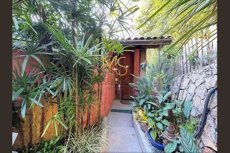 1_photo/94cfaaa19f.ceff8192393c33de-ATLAS-ea11e375-3e5c-44df-8011-080e2dced5b7.jpg de casa à venda com 5 quartos, 334m² em Parque Silvino Pereira, Cotia