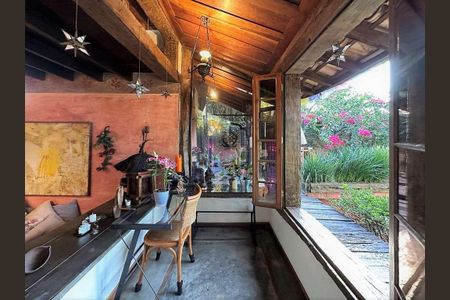 42_photo/94cfaaa1bb.8ca146e4695ff152-ATLAS-5b7b2c10-270b-4c6b-b0fe-925d68780b8c.jpg de casa à venda com 5 quartos, 334m² em Vila Santo Antonio de Carapicuiba, Cotia