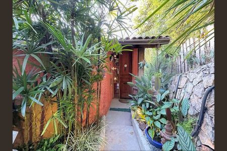 2_photo/94cfaaa1bb.8ca146e4695ff152-ATLAS-71cbbd54-ab42-4ac9-baa7-d073883b7c36.jpg de casa à venda com 5 quartos, 334m² em Vila Santo Antonio de Carapicuiba, Cotia