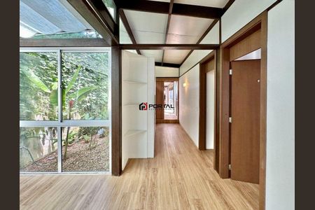 5_photo/94cfaaa1df.ceff8192393c33de-ATLAS-2b4e22ad-bc39-4593-8ffb-f7dbce82f80d.jpg de casa à venda com 3 quartos, 345m² em Vila Santo Antonio de Carapicuiba, Cotia