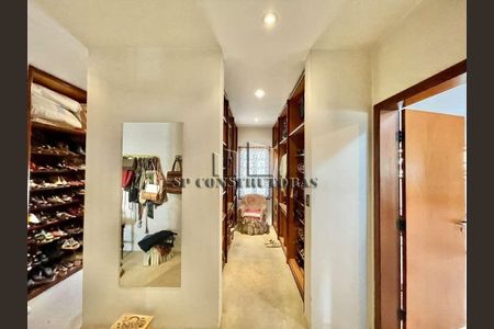 5_photo/94cfaaa3cd.9a49431ce01ed52c-ATLAS-12efc86b-da0a-469d-9c05-1b47c29e0432.jpg de casa à venda com 5 quartos, m² em Vila Santo Antonio de Carapicuiba, Cotia