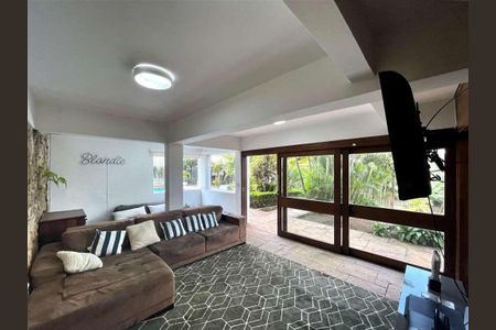 42_photo/94cfaaa3e3.5d1d6780e0822bc3-ATLAS-43355d3a-7f79-4db6-991f-71c1e890febe.jpg de casa à venda com 4 quartos, 850m² em Vila Santo Antônio, Cotia