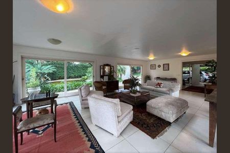 5_photo/94cfaaa3fd.194c0972f5ce0b3a-ATLAS-2a7feeef-87d8-4588-80c9-97e6f42d4c8d.jpg de casa à venda com 5 quartos, 1190m² em Vila Santo Antônio, Cotia