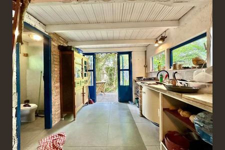 7_photo/94cfaaa457.f0cfc66dbfe29d7a-ATLAS-6d7d3d52-1fe3-4ef1-a7df-482f87f66d4d.jpg de casa à venda com 1 quarto, 35m² em Granja Viana, Cotia