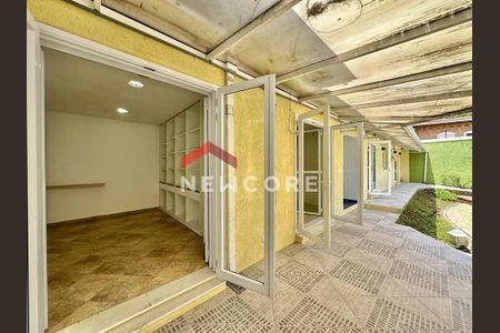 46_photo/94cfaaa535.93b8fa184532727f-ATLAS-af3b56f5-986c-4cd0-994c-e9cfbb722911.jpg de casa à venda com 8 quartos, 444m² em Granja Viana, Cotia