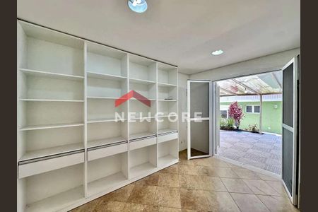 47_photo/94cfaaa535.93b8fa184532727f-ATLAS-e3f80dd3-7af8-40e7-aeb5-73299b8ec468.jpg de casa à venda com 8 quartos, 444m² em Granja Viana, Cotia