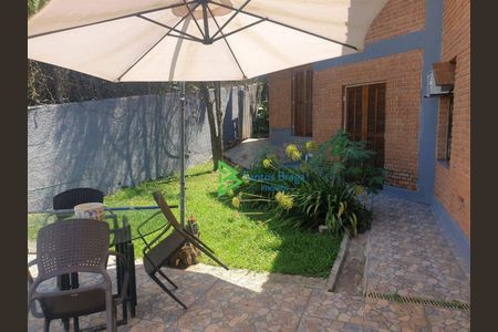 23_photo/94cfaaa54d.2f15d505e37c7ac5-ATLAS-7d968222-8edf-4e8e-bbbf-67f2f5e6a196.jpg de casa à venda com 3 quartos, 450m² em Granja Viana, Cotia