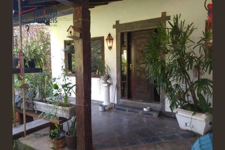 8_photo/94cfaaa54f.3661479a1a3a7969-ATLAS-b39a6f08-8ae0-40bb-b848-55c4f6e79dc7.jpg de casa à venda com 3 quartos, 360m² em Granja Viana, Cotia