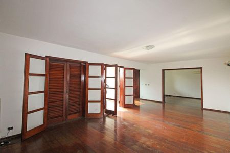 4_photo/94cfaaa5a7.588d4a7fb74764b6-ATLAS-0c302390-3dc2-44bb-8e88-0e41111e31a1.jpg de casa de condomínio à venda com 3 quartos, 400m² em Granja Viana, Cotia