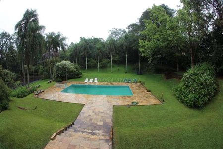 5_photo/94cfaaa5b3.e6f02a1e96aef2b1-ATLAS-6996b9b2-0c67-492f-9ff6-5e400e9f505c.jpg de casa à venda com 4 quartos, 525m² em Granja Viana, Cotia