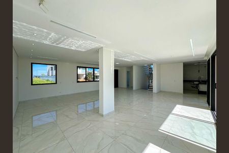 11_photo/94cfaaa657.9f73e101bd22bb98-ATLAS-93abb2e3-9d77-43d5-8a89-080fb01aafab.jpg de casa de condomínio à venda com 4 quartos, 410m² em Granja Viana, Cotia