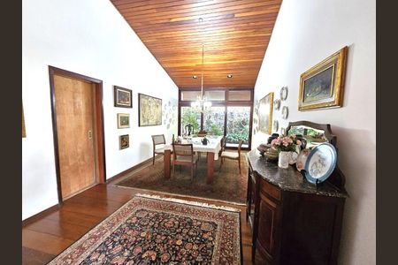 13_photo/94cfaaa68d.5b63f18bcccc212e-ATLAS-4c8bd983-3542-46a9-aa7e-c2496d85f53c.jpg de casa à venda com 3 quartos, 556m² em Granja Viana, Cotia