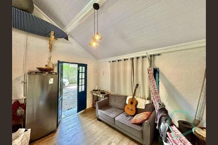 19_photo/94cfaaa6bb.7bf9fc4f4cf087e9-ATLAS-89f5bfb3-5dbf-4d12-8c82-274140369d48.jpg de casa à venda com 1 quarto, 35m² em Granja Viana, Cotia